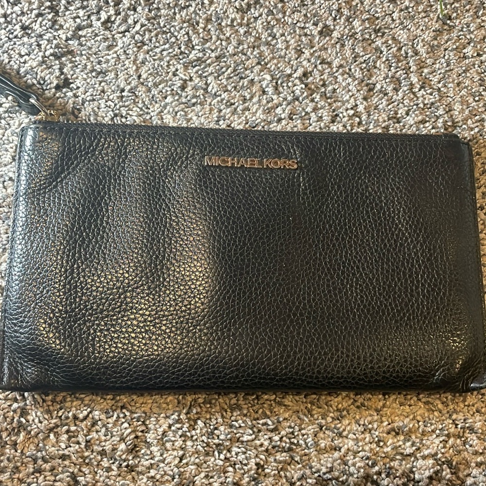 EUC Black Michael Kors Large Wristlet Wallet/Purse